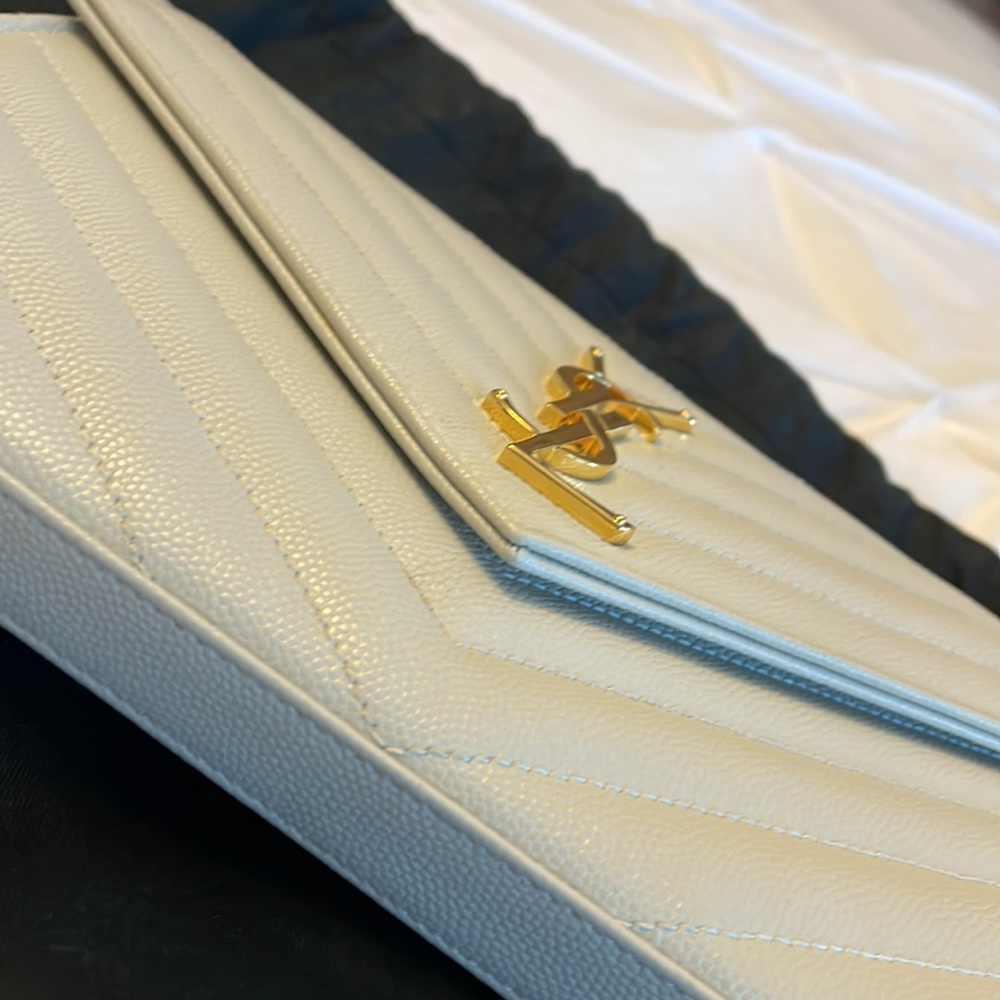 Cassandre Matelasae Chain Wallet in Grain de Poudre Embossed leather. - Picture 9 of 10
